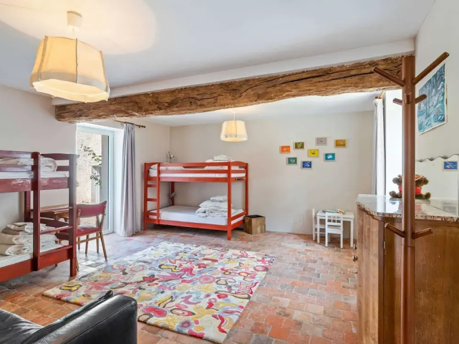 Charming Holiday Home in Yevre-la-Ville with Pool