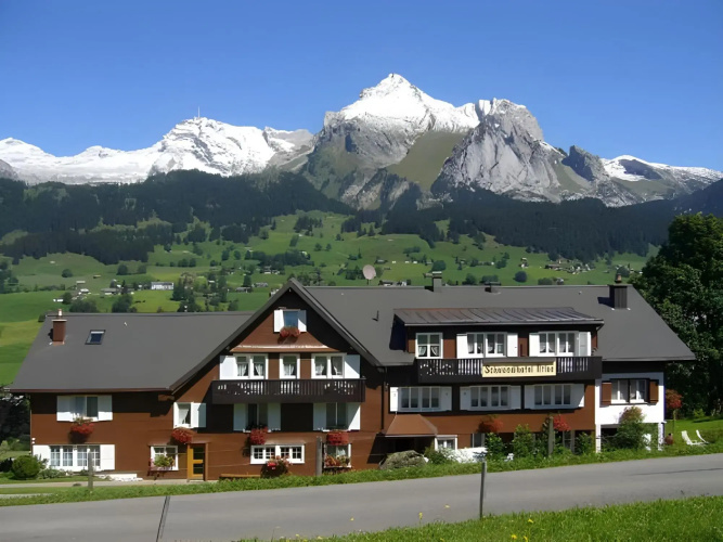 Gade Lodge