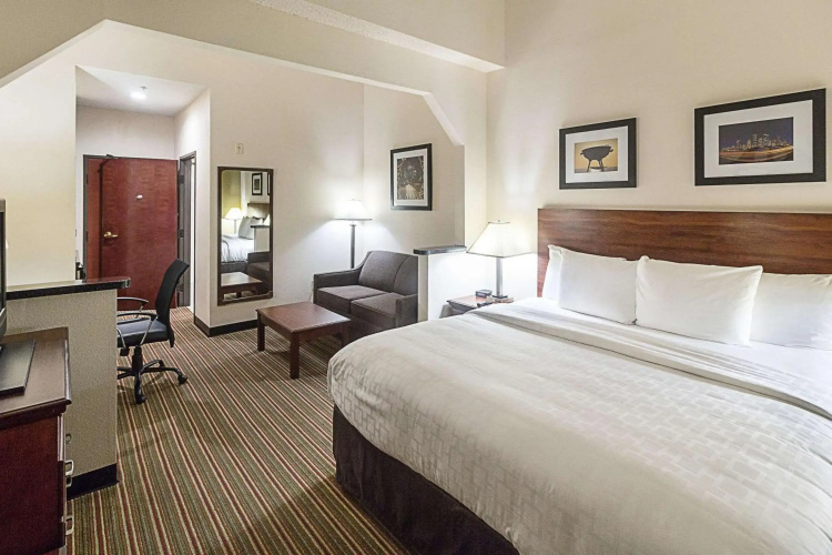 Quality Inn & Suites West Chase