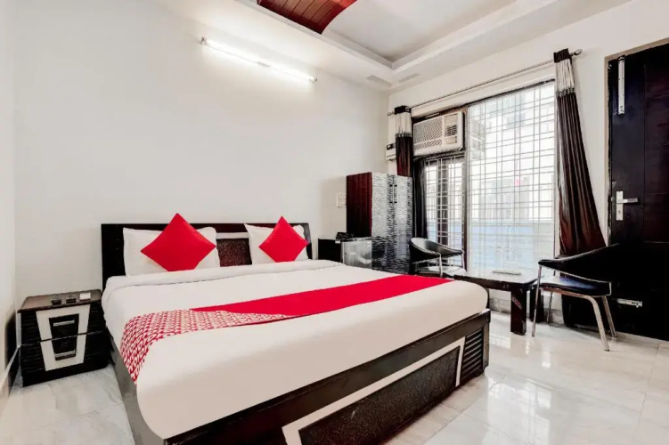 Red Rose By OYO Rooms