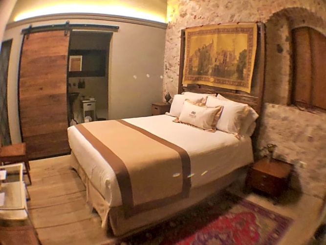 Deluxe Double Suite