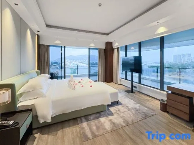 Business Double Suite with balcony and with river view