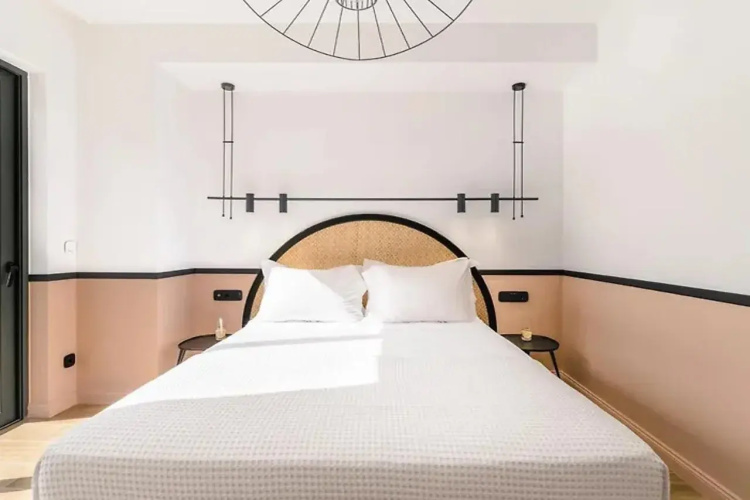 13 Keys Suites