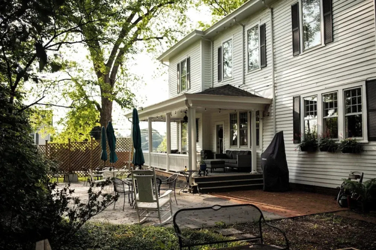 The Trott House Inn