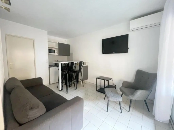 2 Bedrooms Apartment