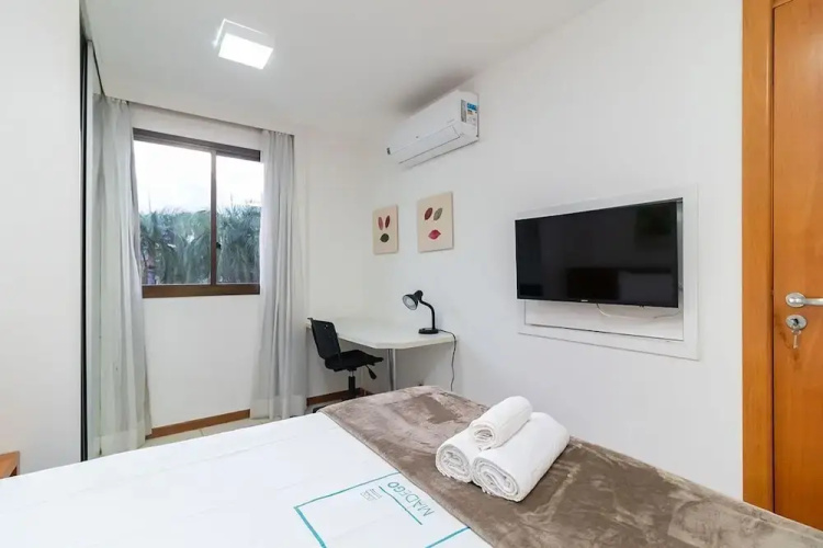 Apt Facing Lake Paranoa - Clr314