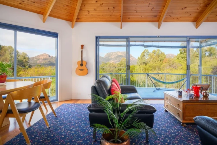 4 Bedrooms Cottage with mountain view