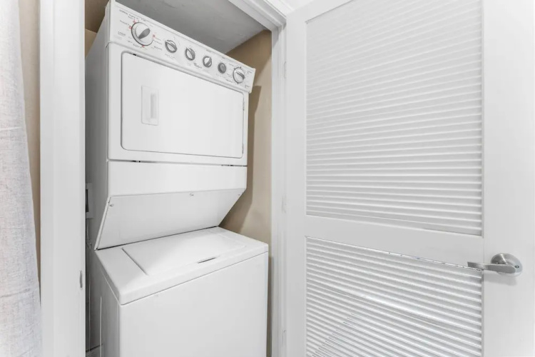 Fun Soco 1BR King Suite w Gympickleballlaundry