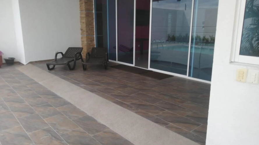 Casa Moderna Con Piscina Privada Y Jacuzzi