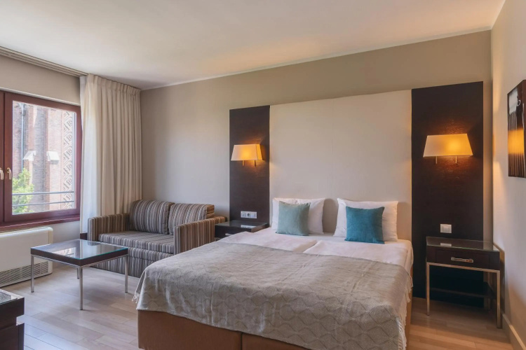 Lions Garden Hotel