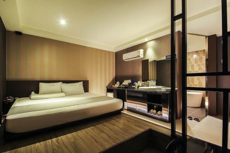 Grand room