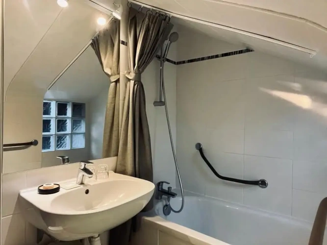 Comfort room