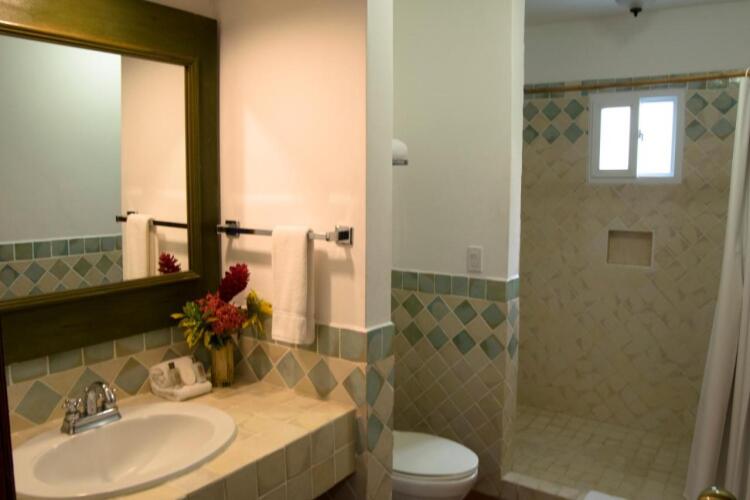 Amatique Bay HotelOver view