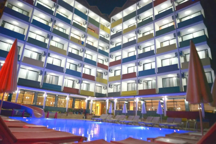 Vi̇va Beach Hotel