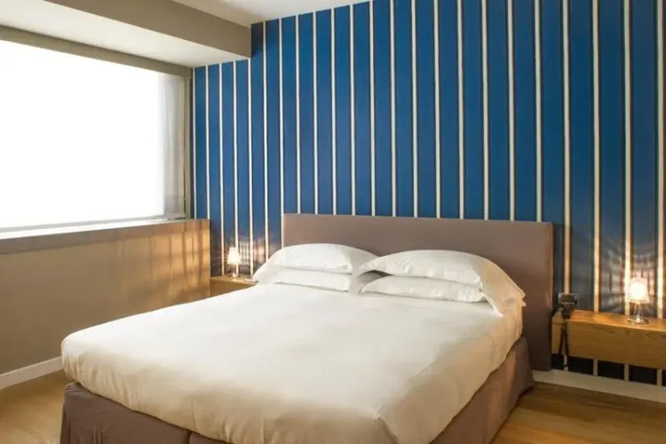 Nh Crystal Hotel