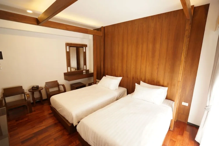 Standard Twin room with balcony