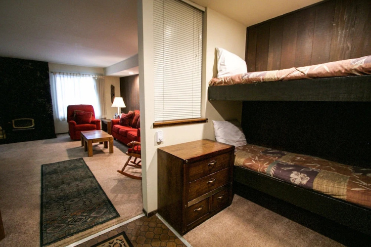 Horizons 4 189 Downtown Location On Shuttle Route, Great Complex Amenities by RedAwning