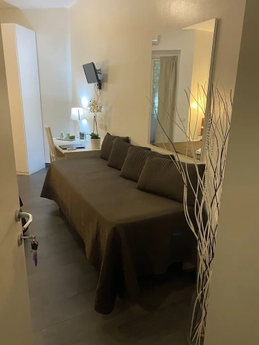 Standard Triple room with city view