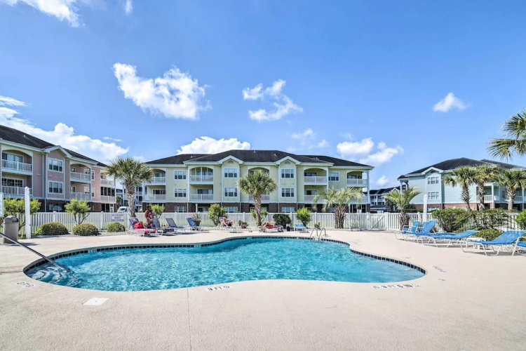 Tasteful Myrtle Beach Condo With Patio & Pool!