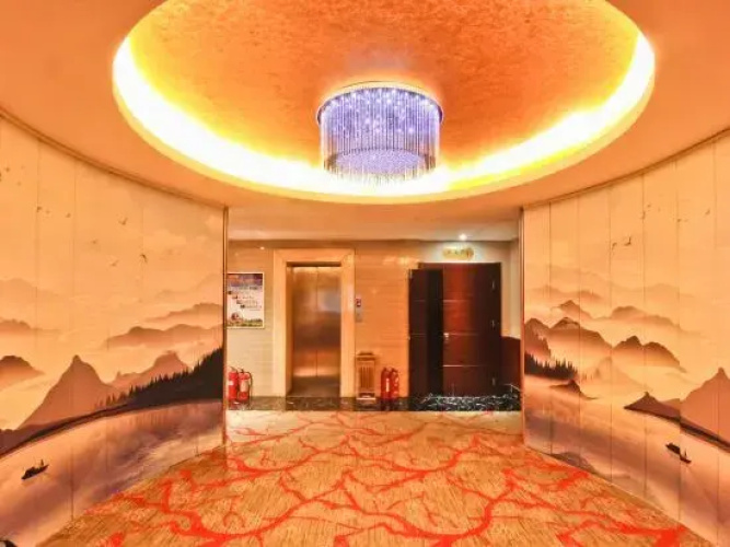 Super 8 Hotel Science Avenue Store