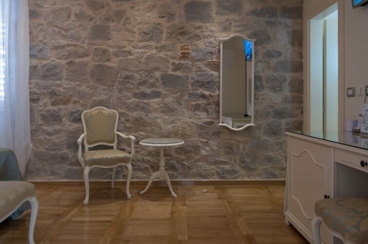 Palace AugubioOver view