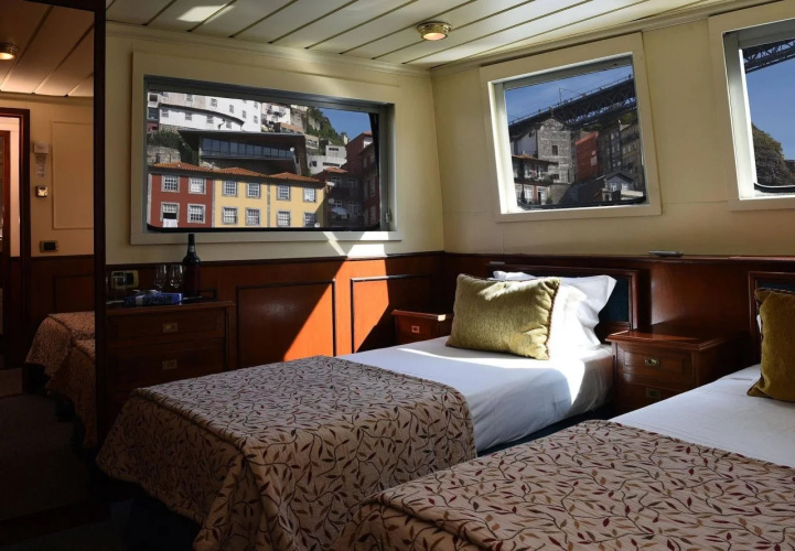 Invicta Ribeira Boat Hotel