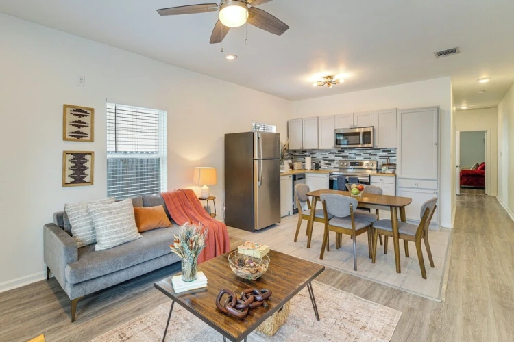 2 Bedrooms Apartment