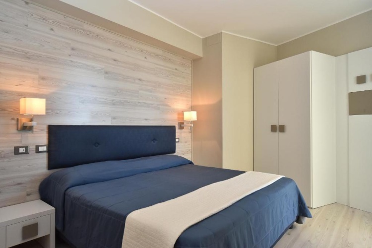 Comfort Double room with balcony and with partial sea view