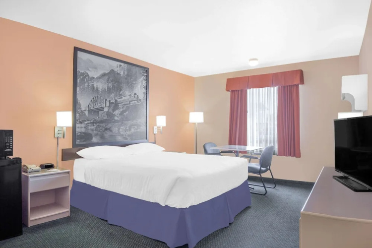 Super 8 Cranbrook