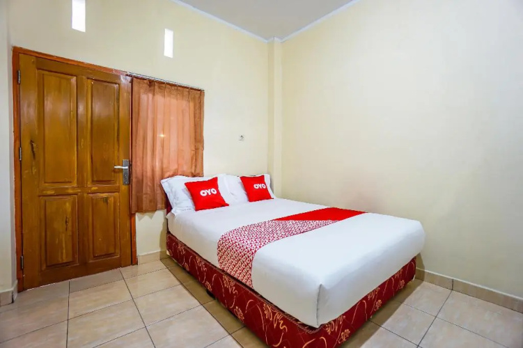 OYO 1720 A2b Residence
