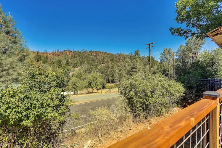 Updated Cabin in Lewiston Historical District!