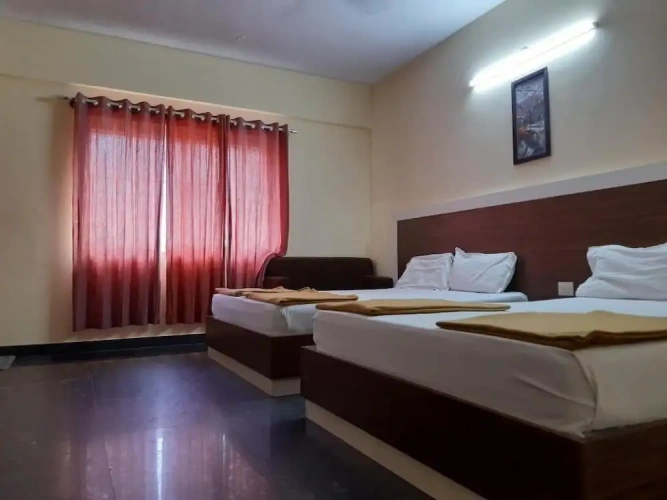 Deluxe Quadruple room with city view