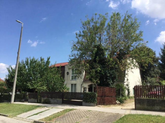 3 Bedrooms Apartment