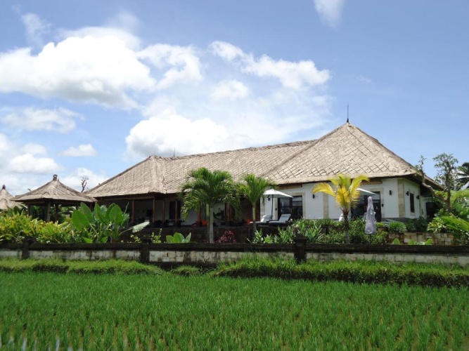 2 Bedrooms Villa