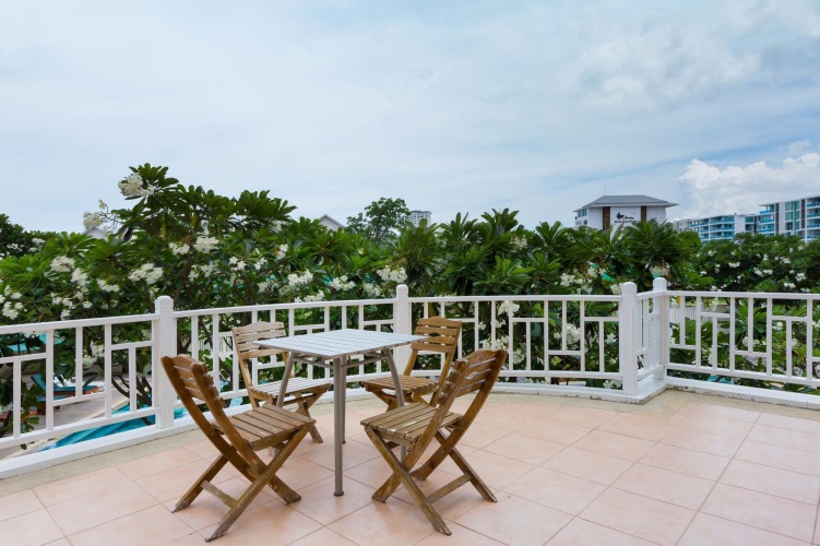 3 Bedrooms Standard Double room with garden view
