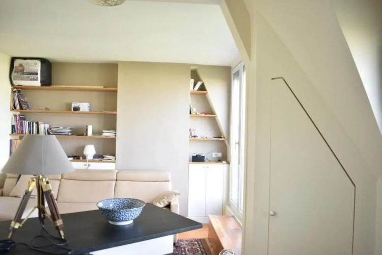 Fully Renovated Bright Studio with High View
