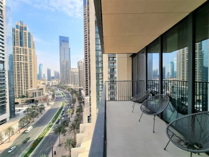 Luxurious Downtown Apt with balcony & View