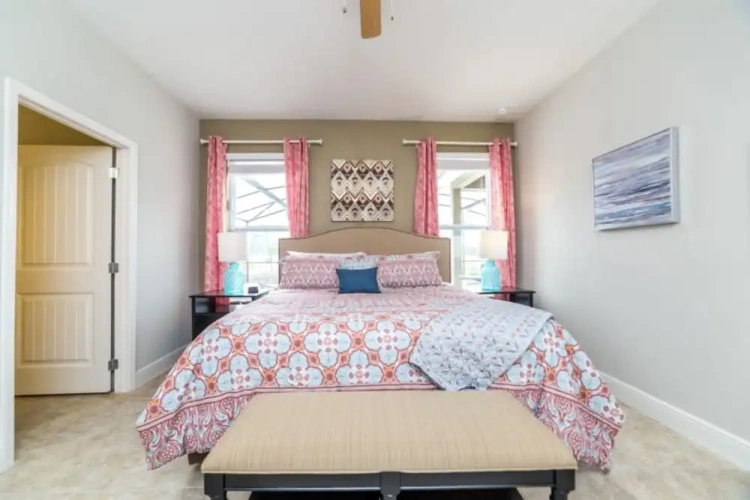 5 Bedrooms Villa