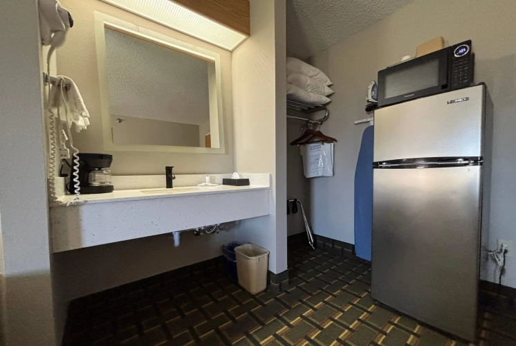 Super 8 by Wyndham Mt. Carmel IL