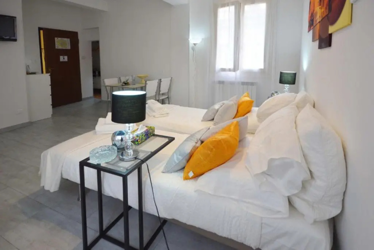 4-Tourist House Bologna-Studio