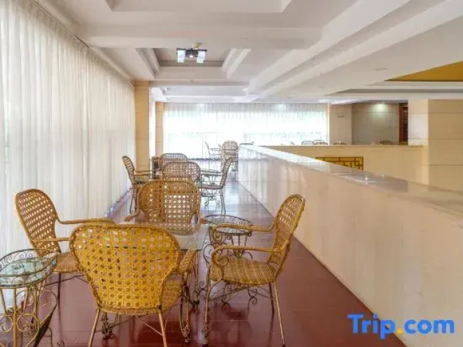 Yimenjun Township Hotel