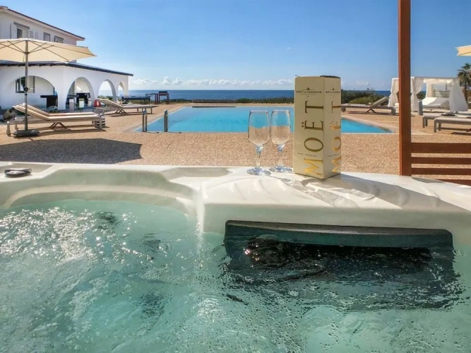 4 Bedrooms Villa with sea view