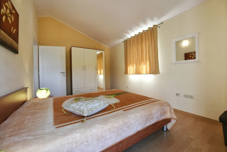 Villa 377