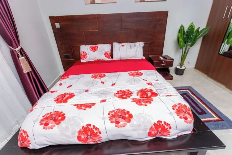 The Den Soroti Red