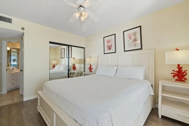 Pelican Pointe 202