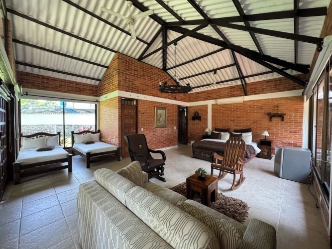 1 Bedroom Standard Quadruple Family room with garden view