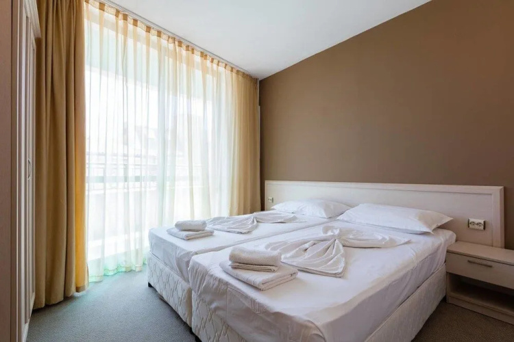 One Bedroom Apartment with Balcony in Avalon Complex