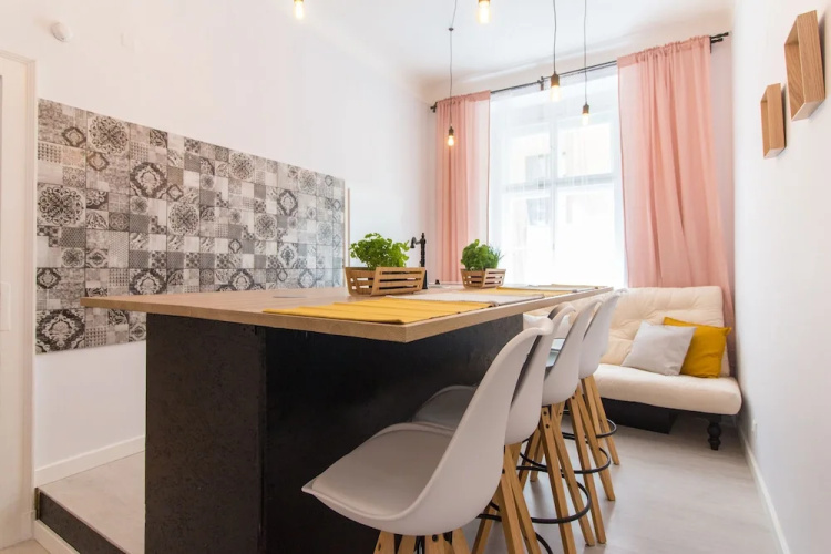 Ruzova Apartment By Easybnb