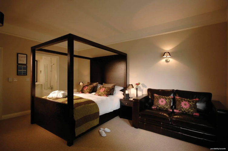Forest Lodge