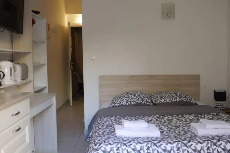 Dream - a studio flat with balcony at 300m from the beach